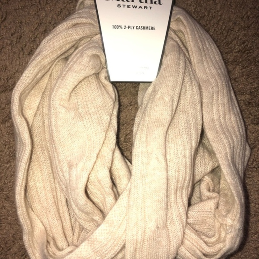 Martha Stewart luxury tan‎ 2-ply cashmere infinity scarf. New - Picture 4 of 4